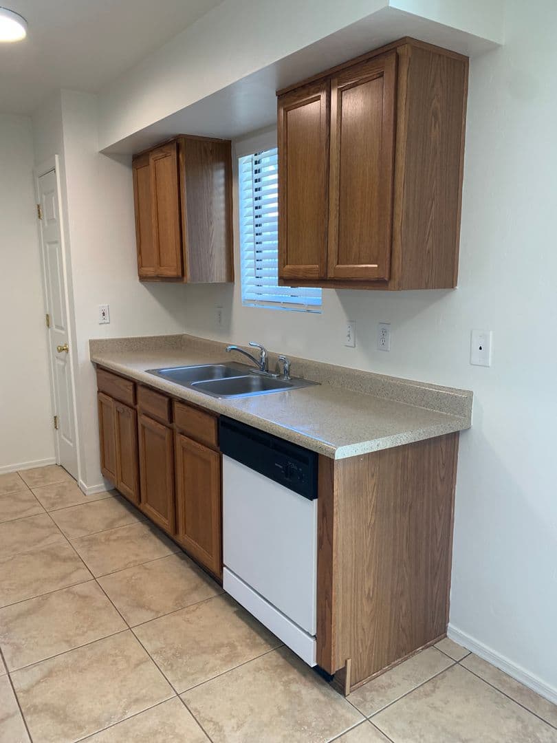 Tucson Apartment: 9111 E Broadway