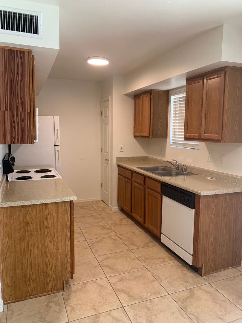 Tucson Apartment: 9111 E Broadway