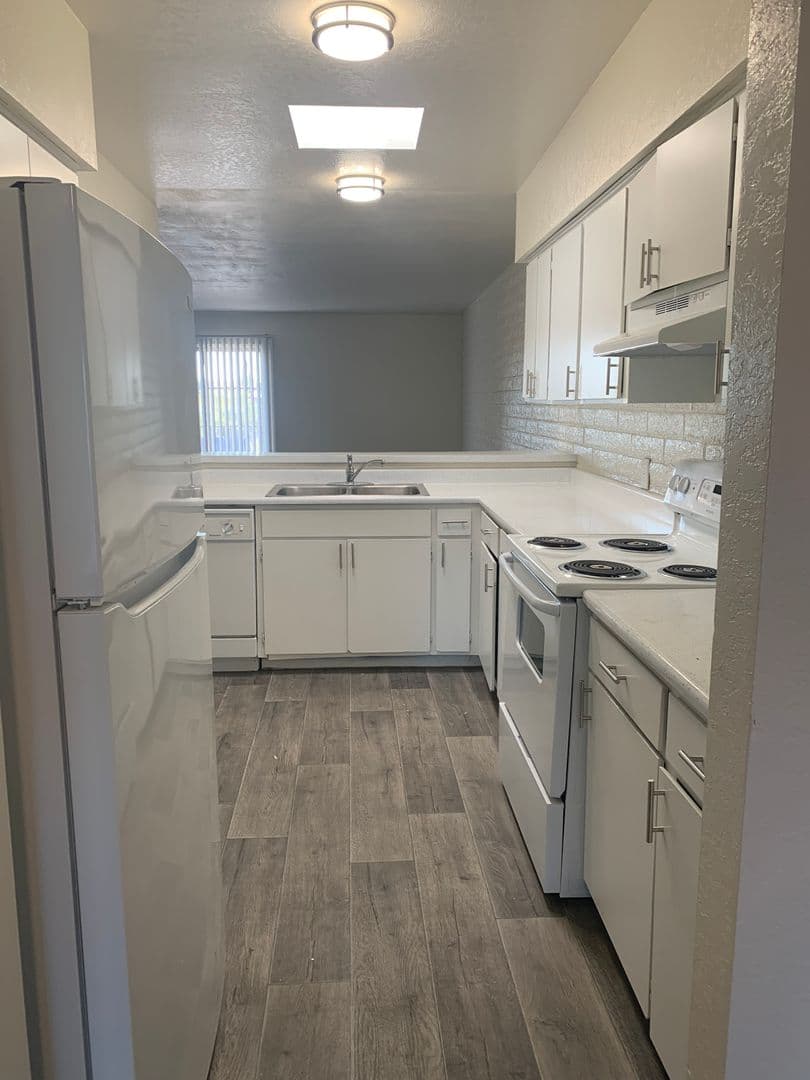 Tucson Apartment: 9009 E Broadway
