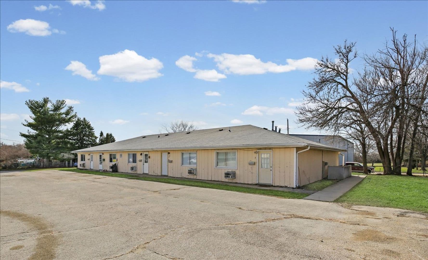 Normal Apartment: 1208 Major