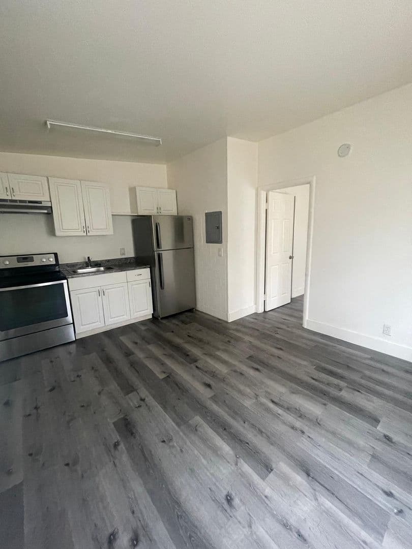 Boynton Beach Apartment: 320 NE 13th Ave