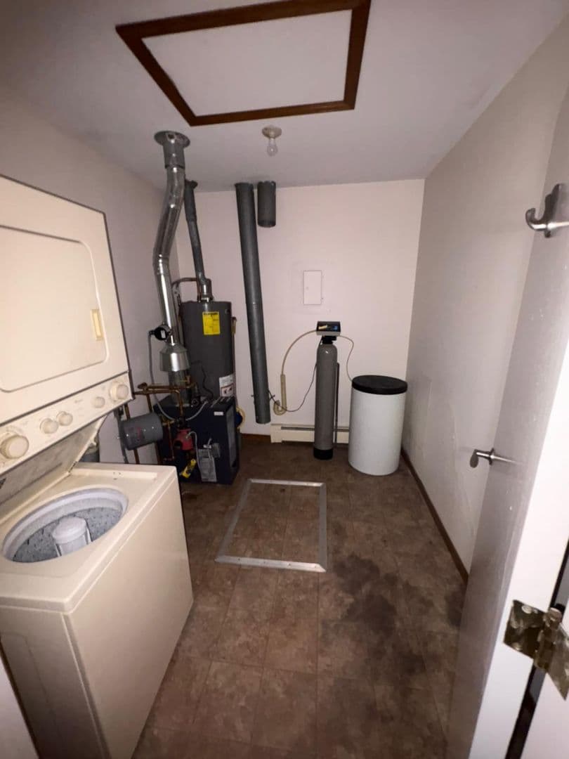 Chenoa Apartment: 24184 Gundy