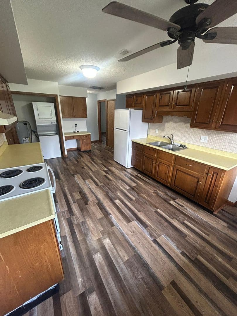 Chenoa House: 31453 Burt Ct.