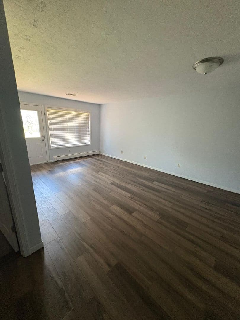 Chenoa Apartment: 24184 Gundy