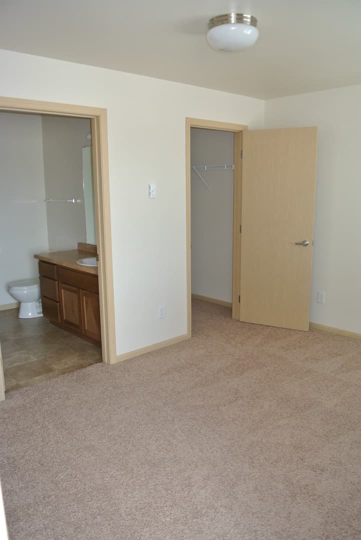 Fargo Apartment: 21 8th St N