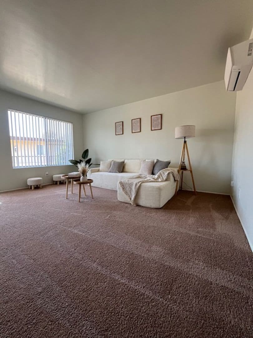 La Mesa Apartment: 7482 Mohawk Street