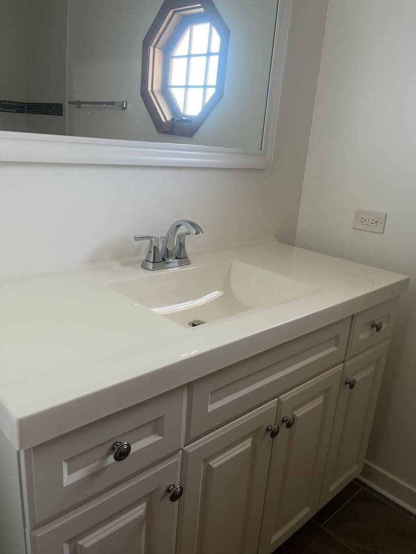 Highland Park Apartment: 366 Park Ave