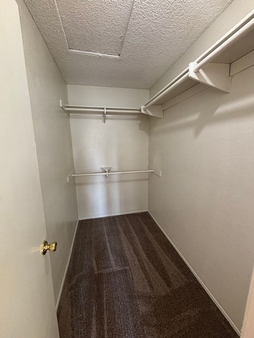 Fallbrook Apartment: 744 W Fallbrook St