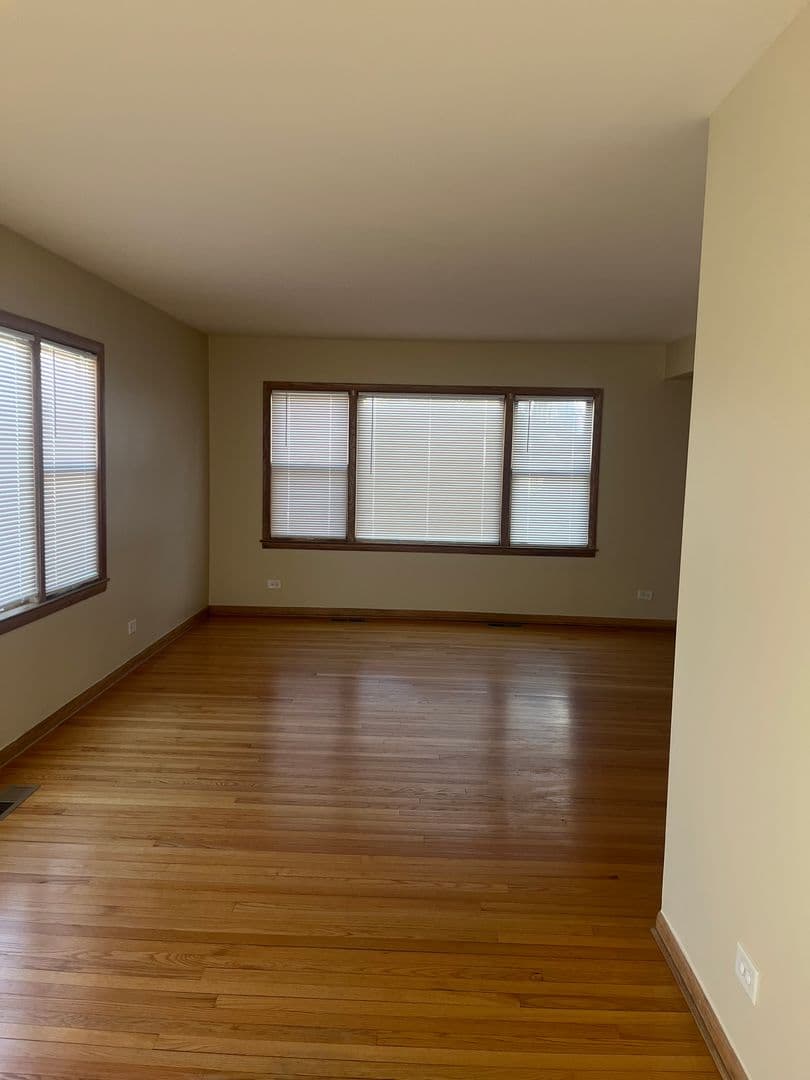 Highland Park Apartment: 366 Park Ave