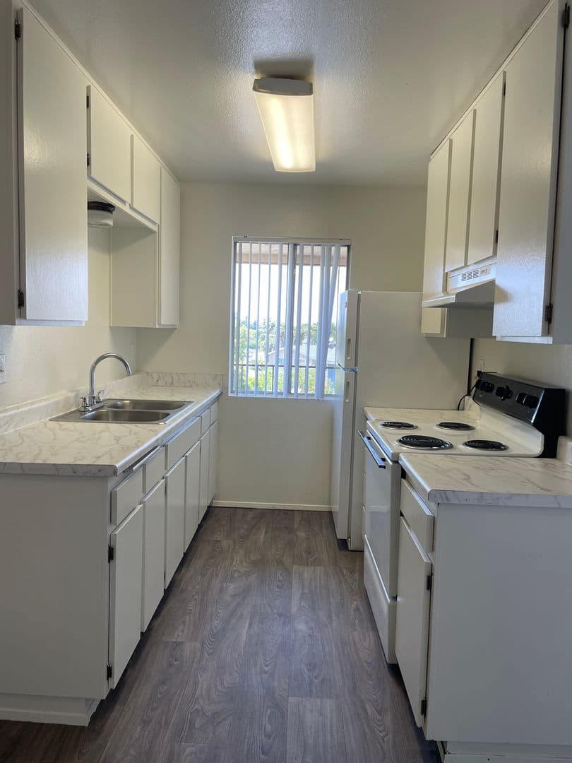 La Mesa Apartment: 7482 Mohawk Street