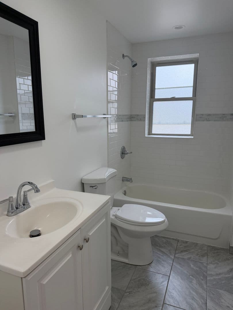 Park Ridge Apartment: 7-11 S. Chester Ave