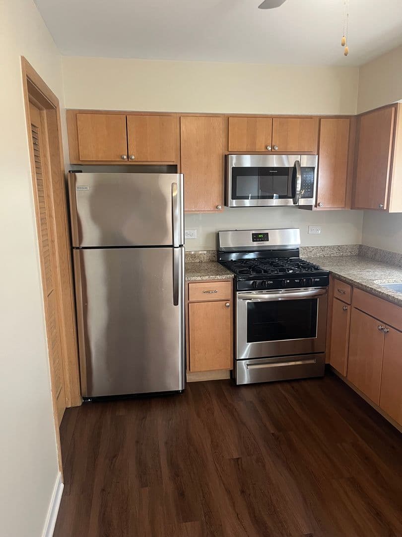 Highland Park Apartment: 366 Park Ave
