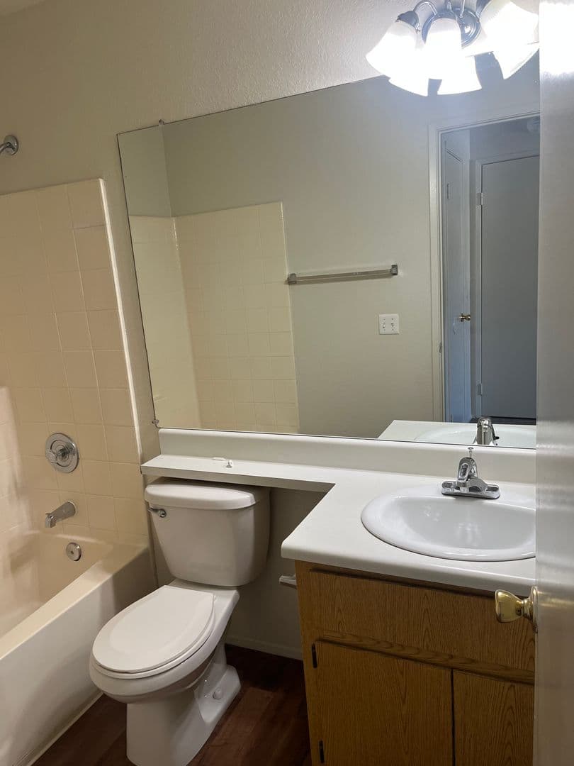 Fallbrook Apartment: 744 W Fallbrook St