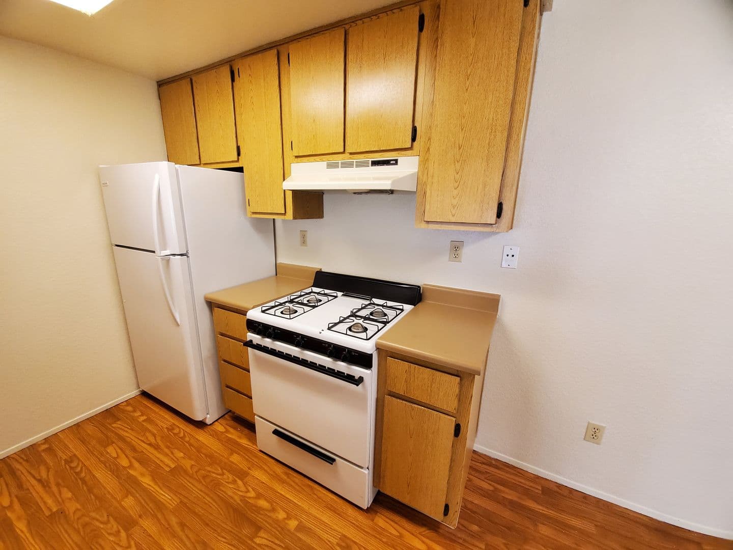 Fallbrook Apartment: 744 W Fallbrook St