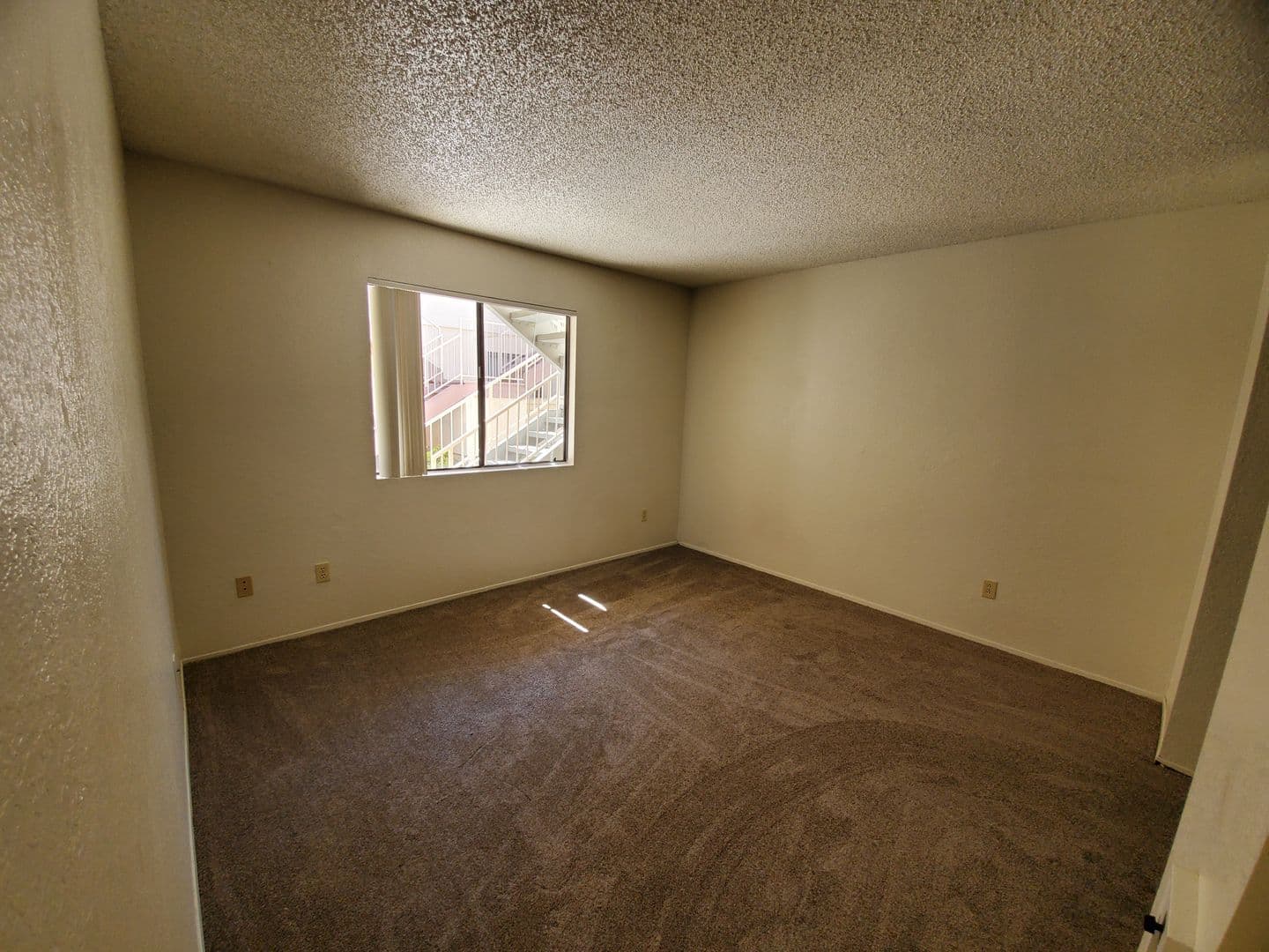 Fallbrook Apartment: 744 W Fallbrook St