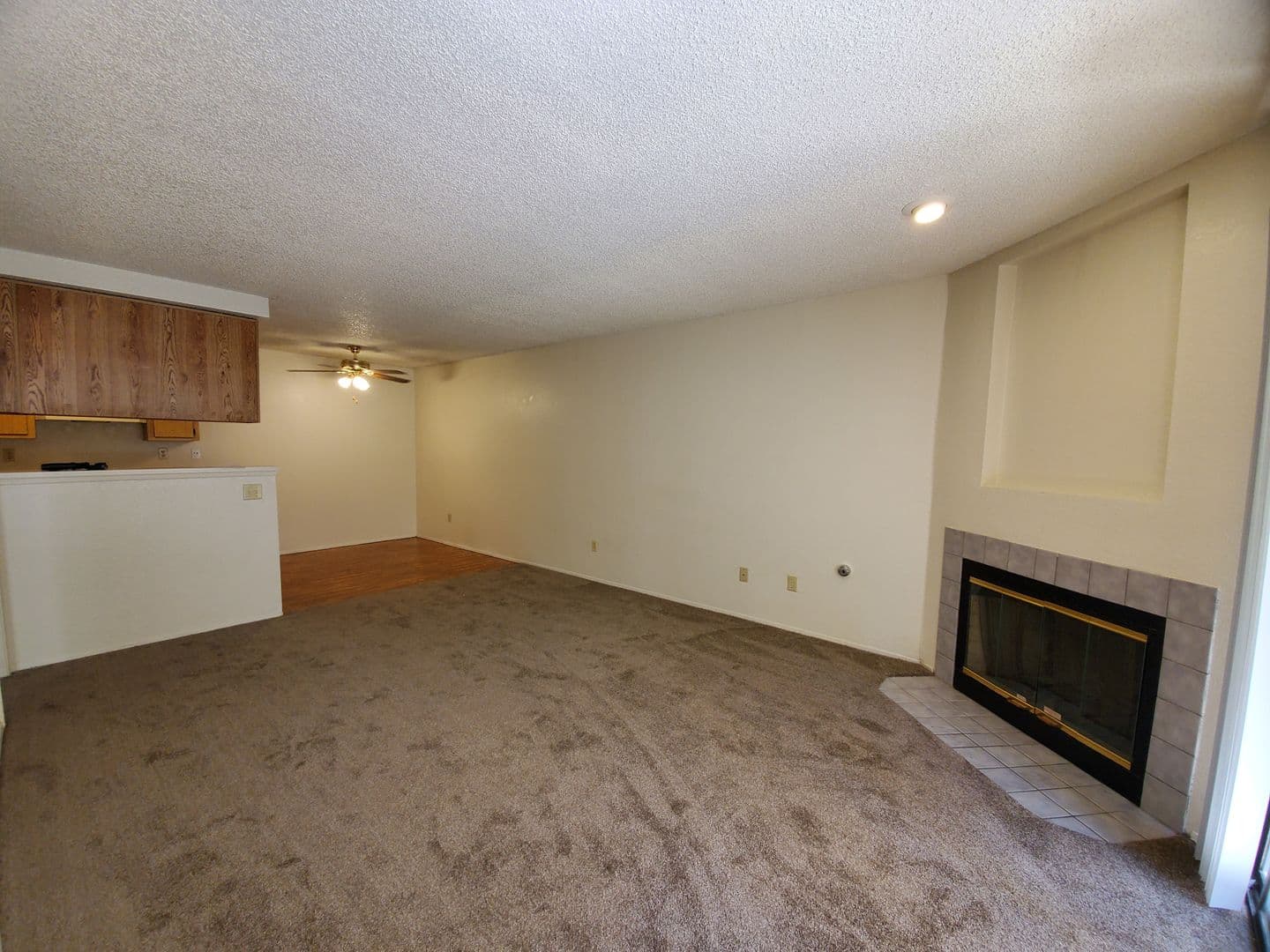 Fallbrook Apartment: 744 W Fallbrook St