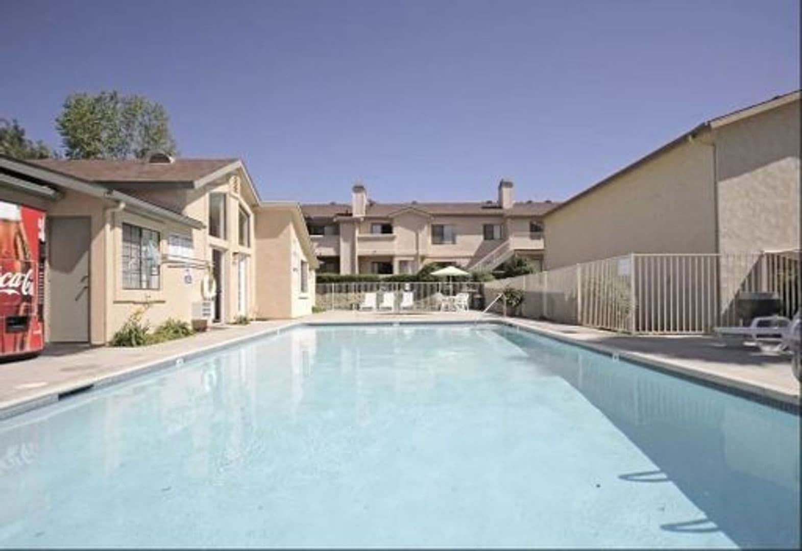 Fallbrook Apartment: 744 W Fallbrook St