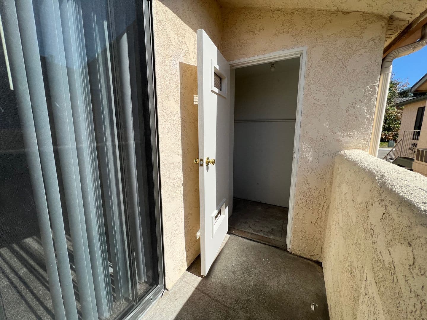 Fallbrook Apartment: 744 W Fallbrook St