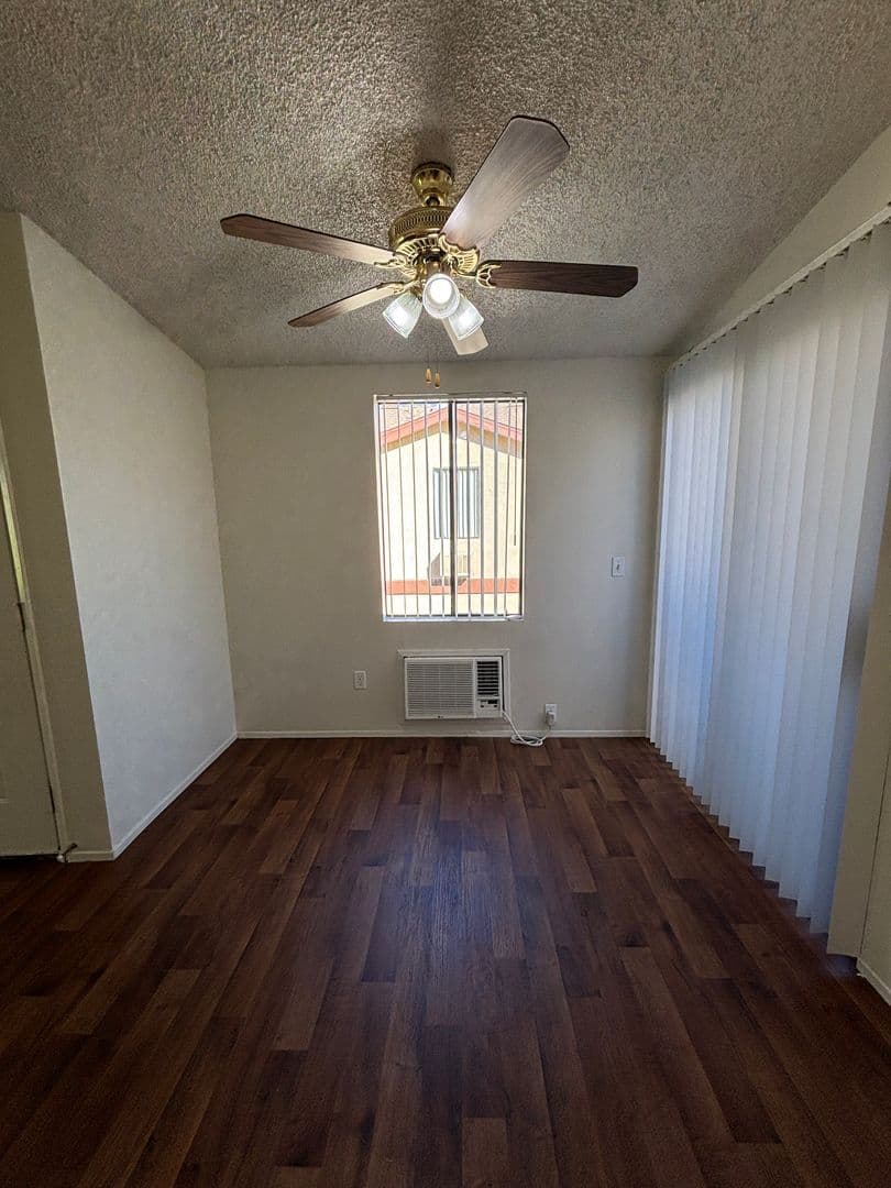 Fallbrook Apartment: 744 W Fallbrook St