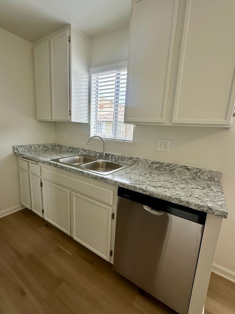 San Diego Apartment: 3175 Cauby St.