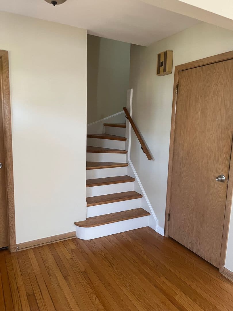 Highland Park Apartment: 366 Park Ave