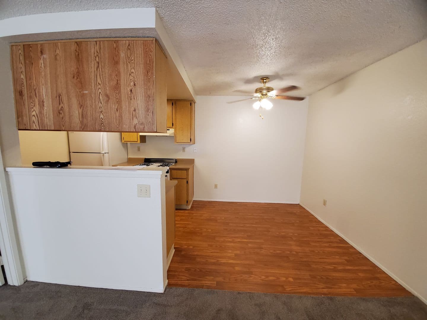 Fallbrook Apartment: 744 W Fallbrook St