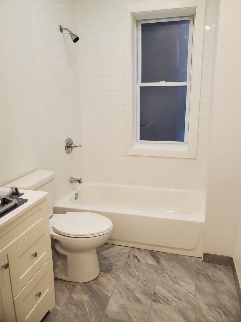 Chicago Apartment: 5027 W. Washington