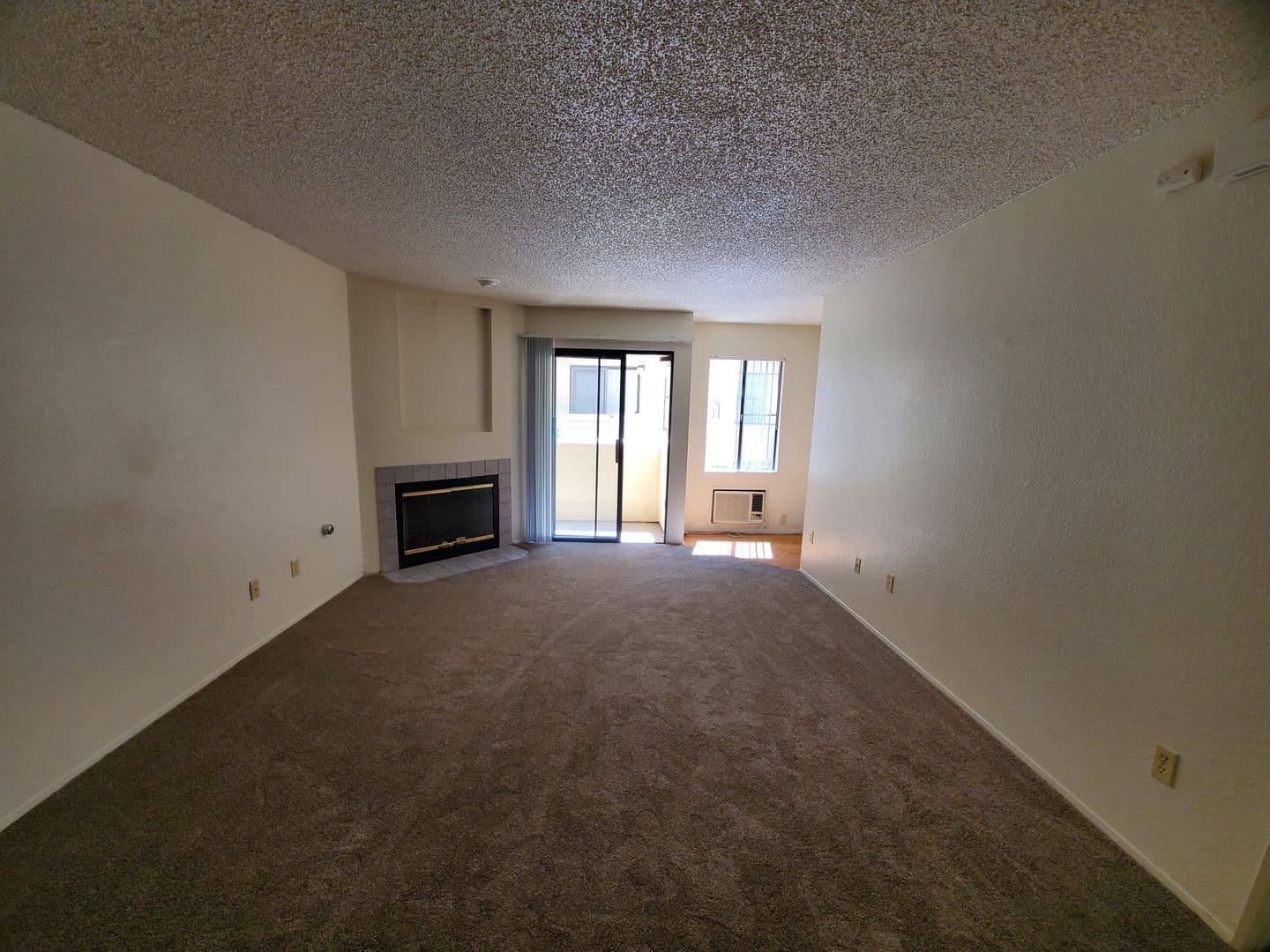 Fallbrook Apartment: 744 W Fallbrook St