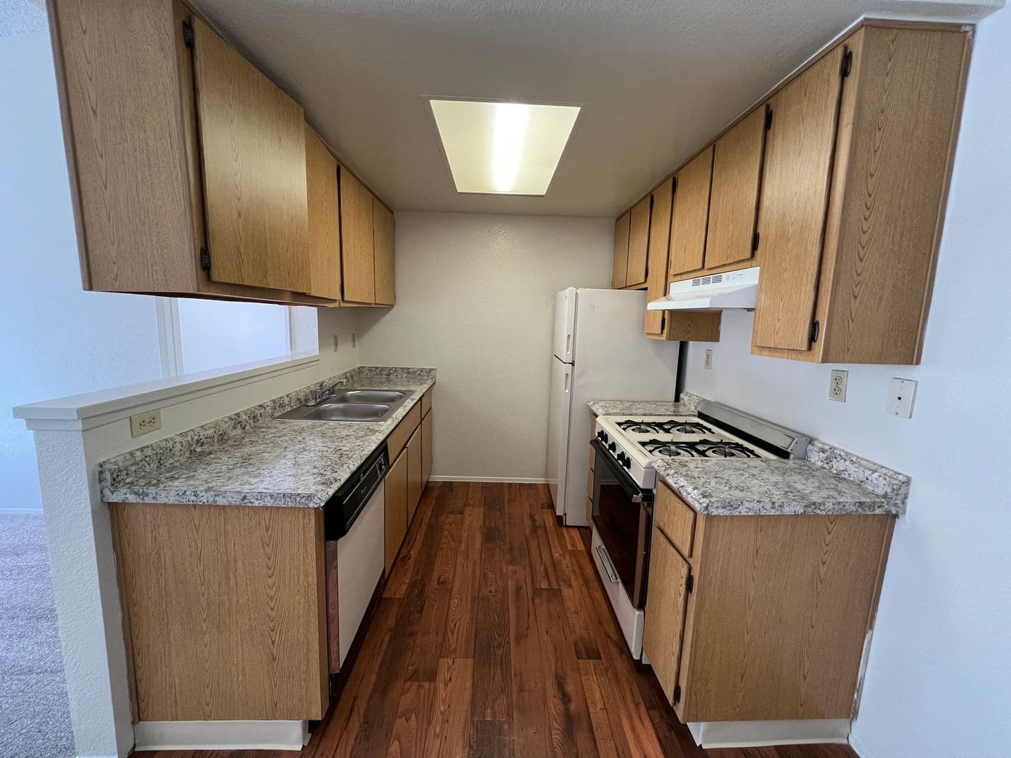 Fallbrook Apartment: 744 W Fallbrook St