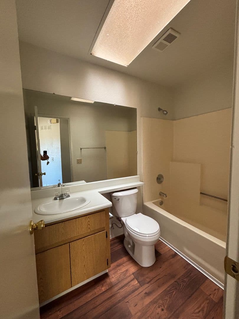 Fallbrook Apartment: 744 W Fallbrook St