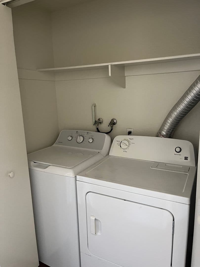Fallbrook Apartment: 744 W Fallbrook St