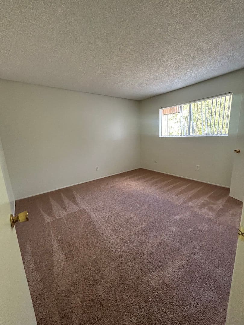 La Mesa Apartment: 7482 Mohawk Street