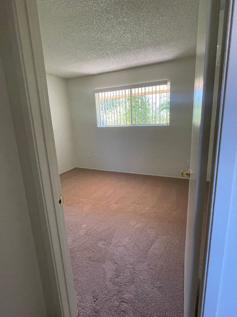 La Mesa Apartment: 7482 Mohawk Street