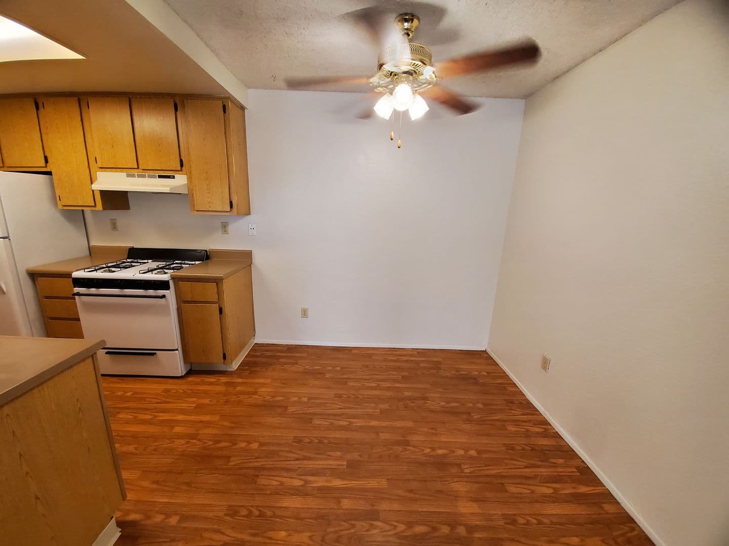 Fallbrook Apartment: 744 W Fallbrook St