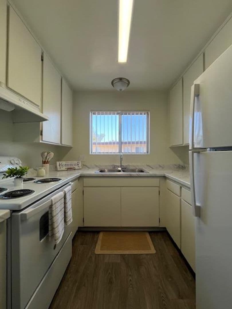 La Mesa Apartment: 7482 Mohawk Street