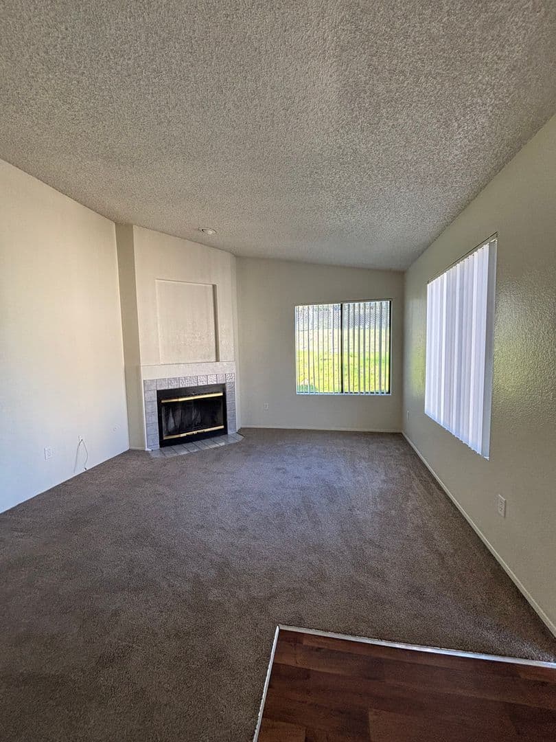 Fallbrook Apartment: 744 W Fallbrook St