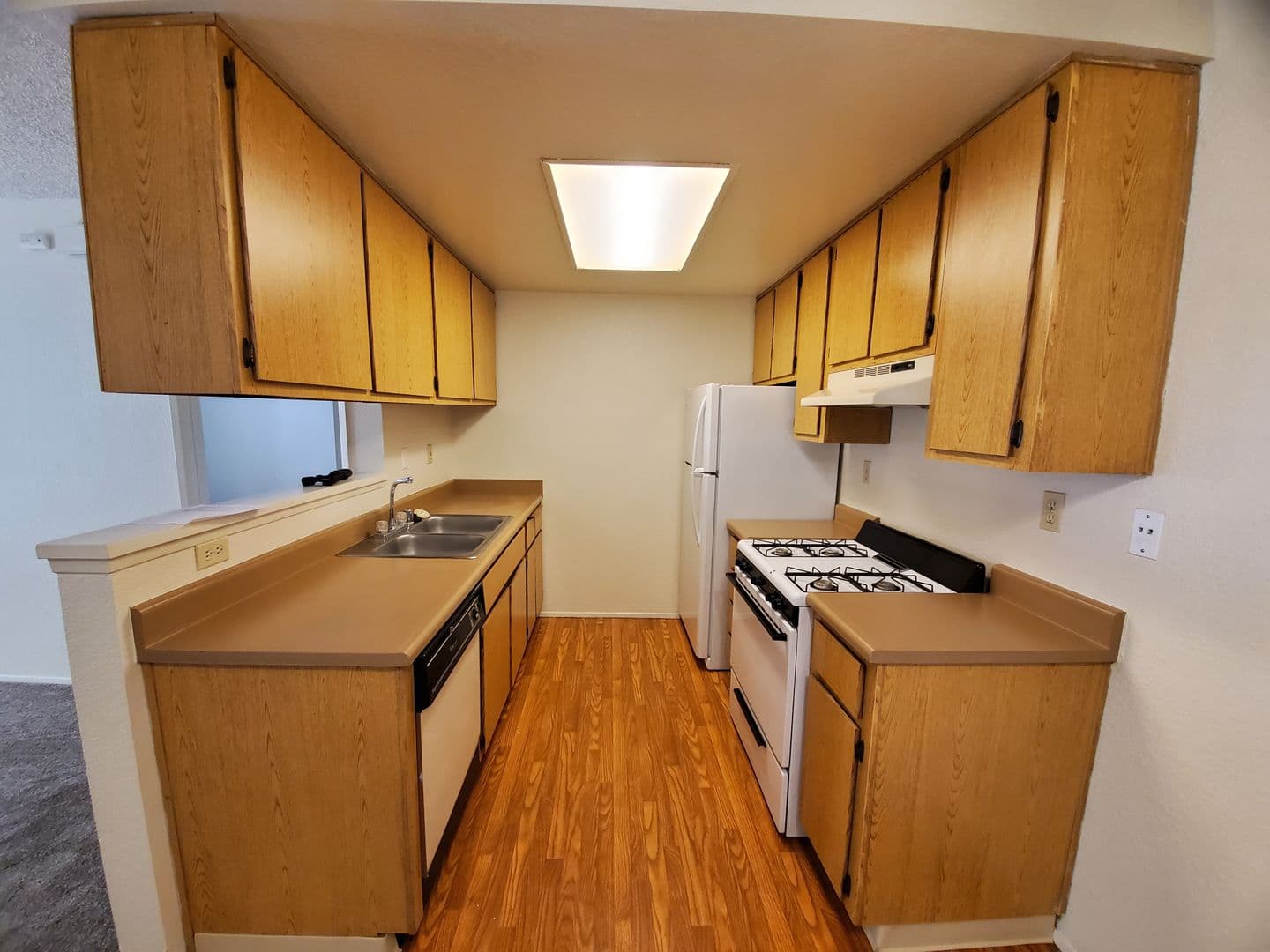 Fallbrook Apartment: 744 W Fallbrook St