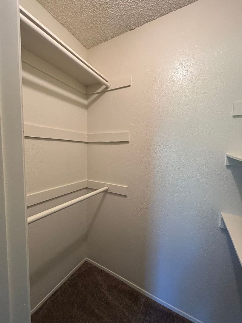 Fallbrook Apartment: 744 W Fallbrook St