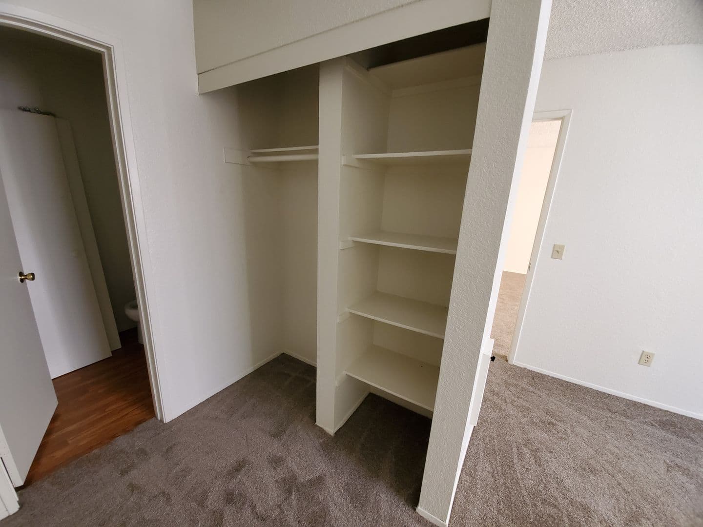 Fallbrook Apartment: 744 W Fallbrook St