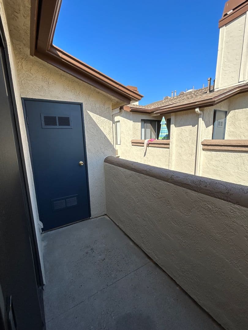 Fallbrook Apartment: 744 W Fallbrook St