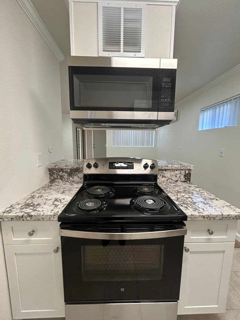 La Mesa Apartment: 7482 Mohawk Street