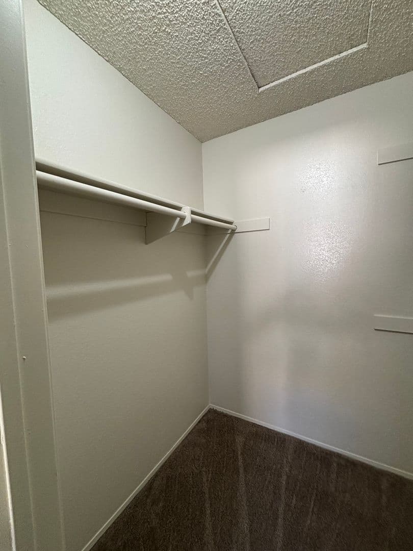 Fallbrook Apartment: 744 W Fallbrook St