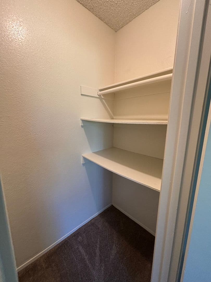 Fallbrook Apartment: 744 W Fallbrook St