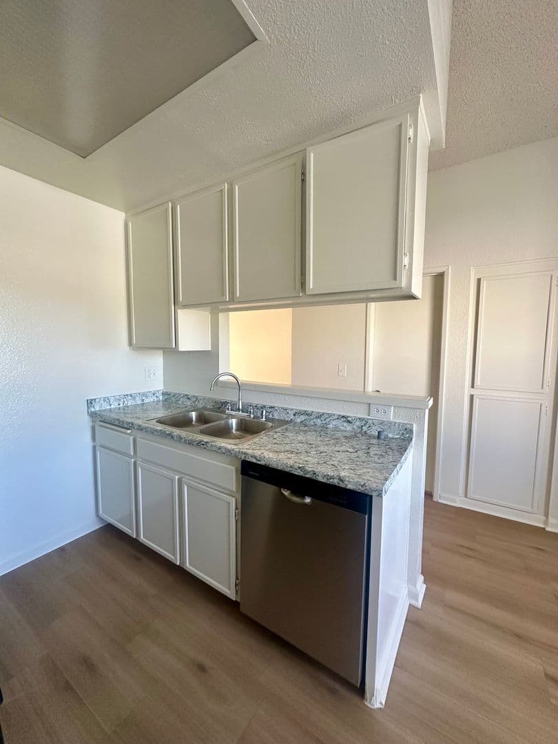 San Diego Apartment: 3175 Cauby St.