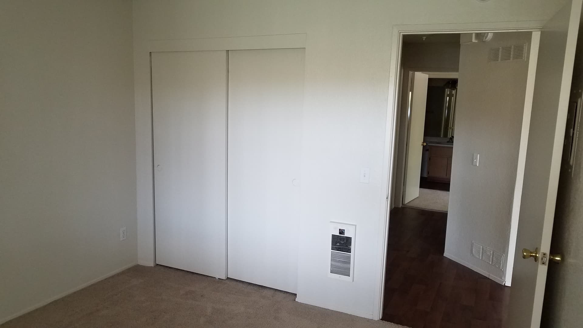 Fallbrook Apartment: 744 W Fallbrook St