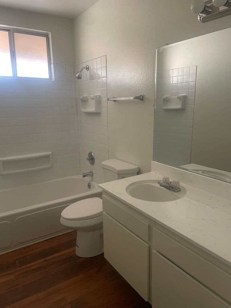 La Mesa Apartment: 7482 Mohawk Street
