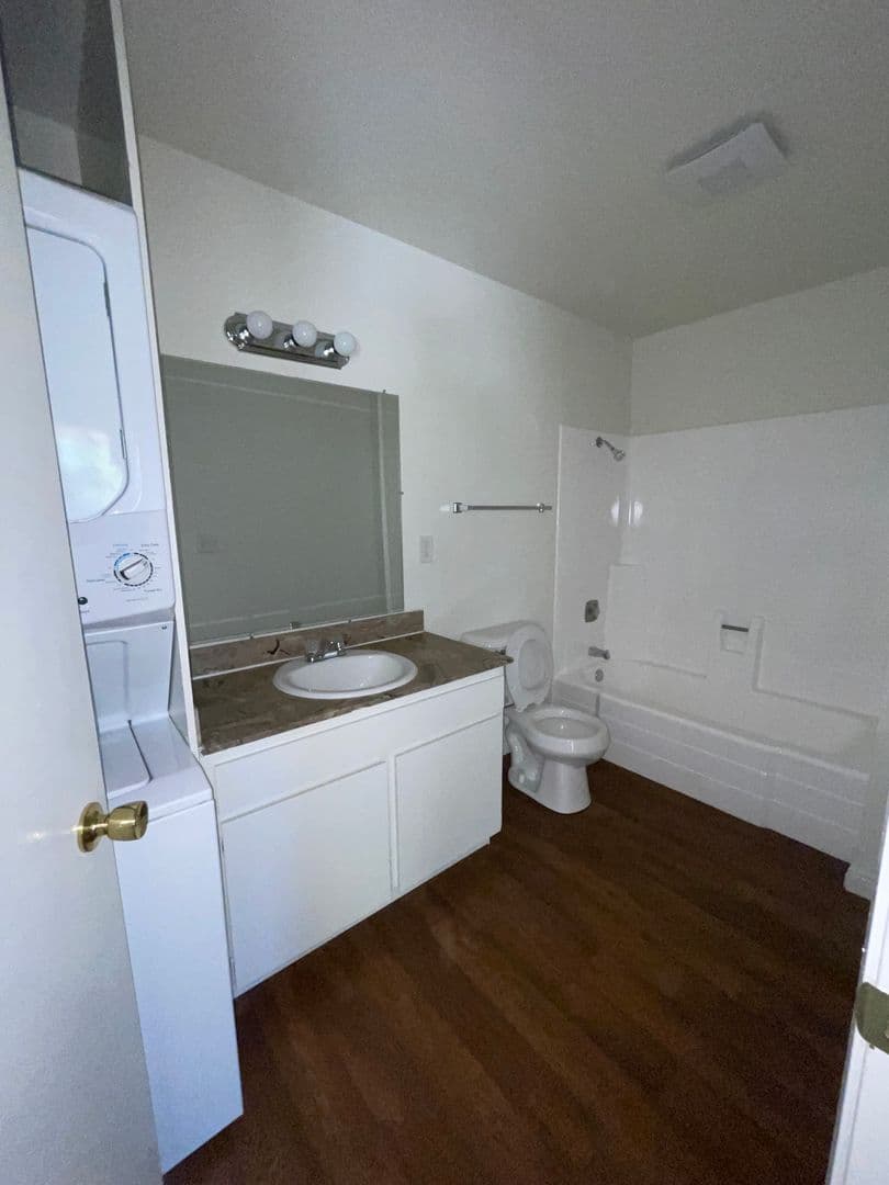 La Mesa Apartment: 7482 Mohawk Street