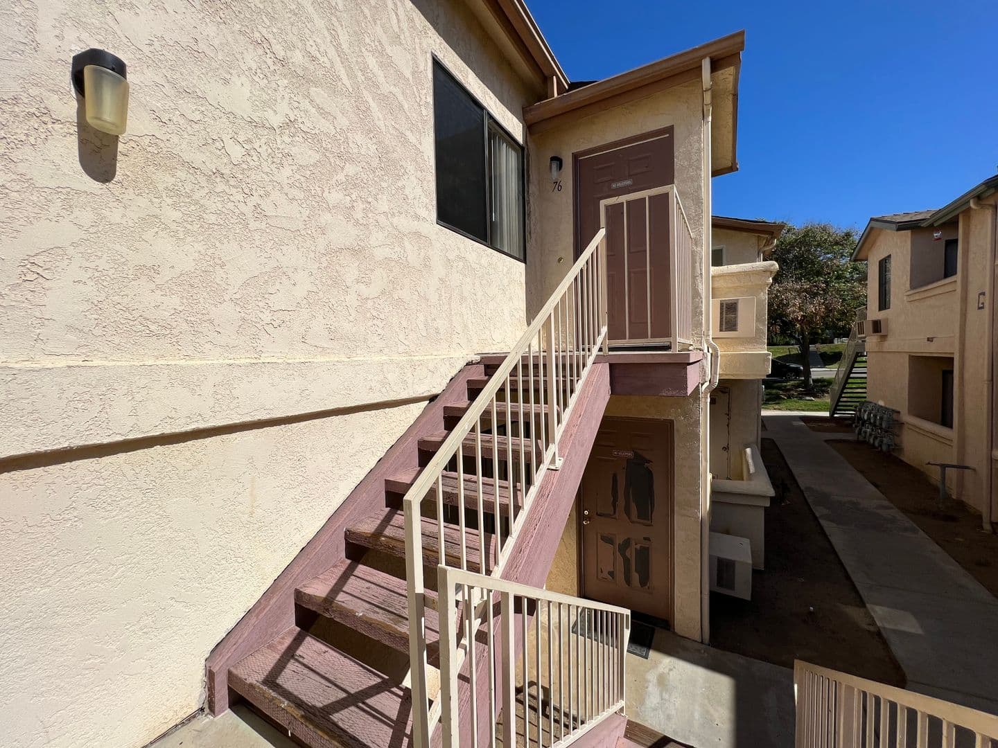 Fallbrook Apartment: 744 W Fallbrook St