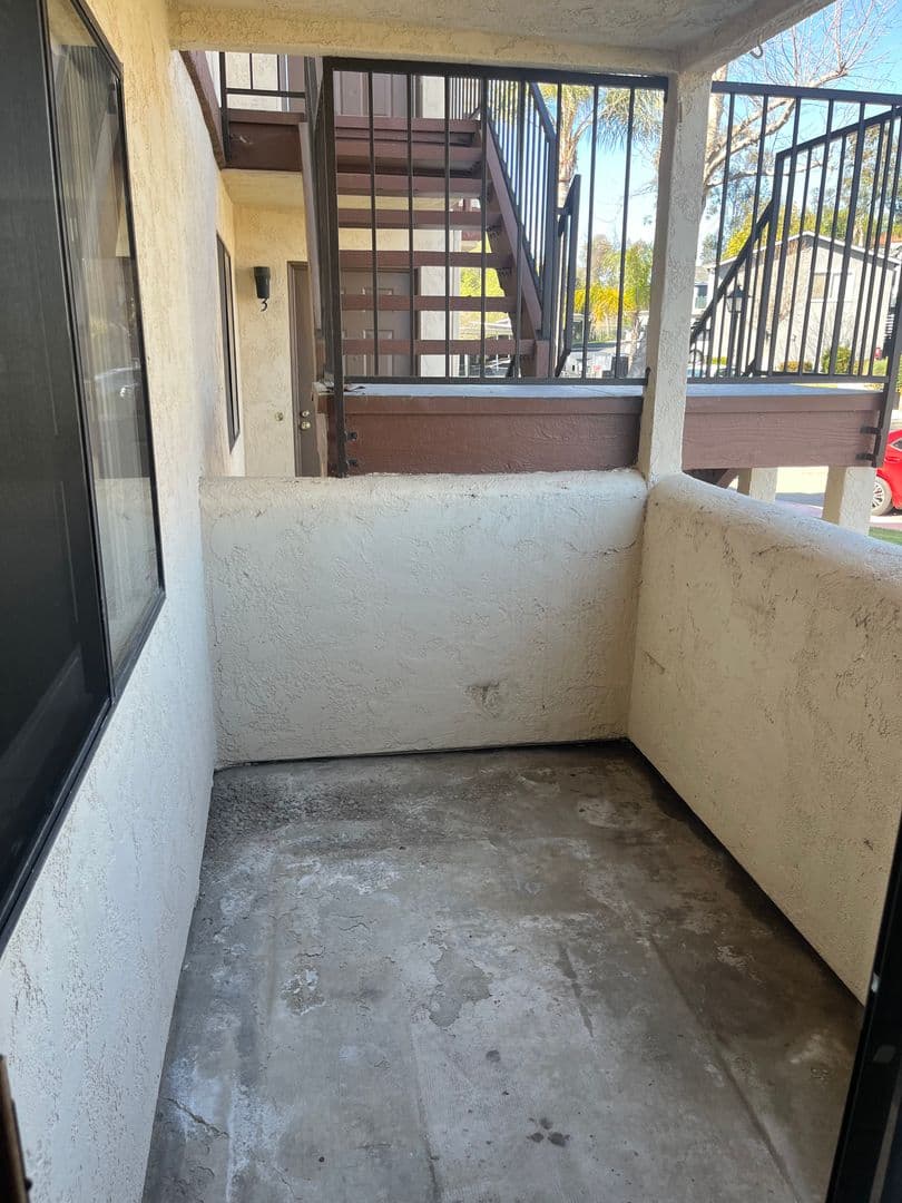 Fallbrook Apartment: 744 W Fallbrook St