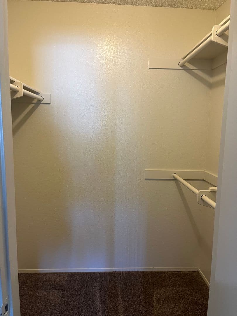 Fallbrook Apartment: 744 W Fallbrook St